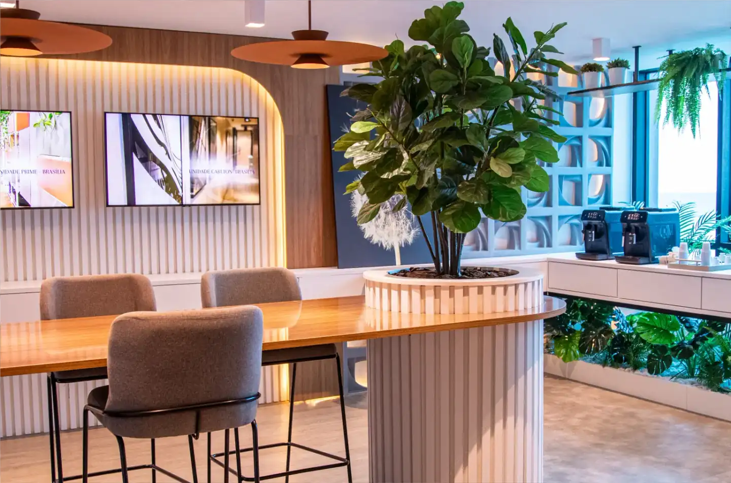 BROffices Lounge inncluindo cafeteiras e mesa