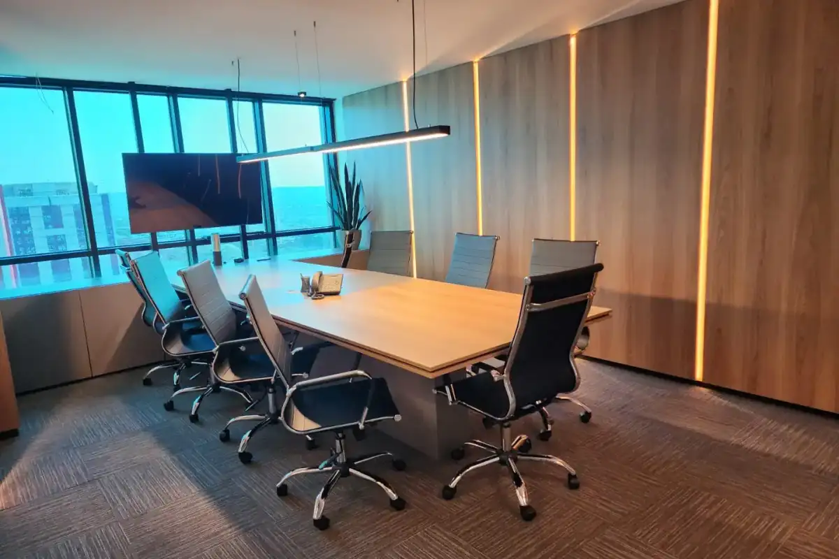 Sala de reunião equipada da BROffices