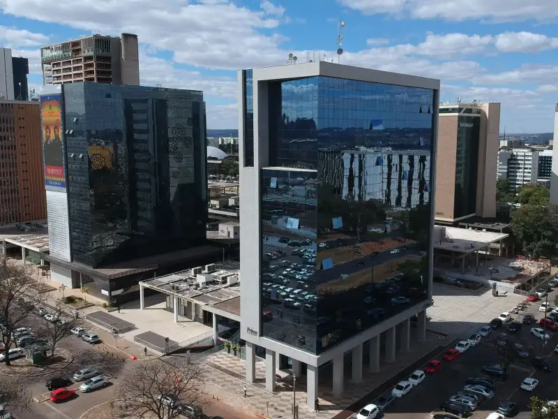 Vista aérea do Edifício Prime Business Convenience, prédio espelhado no Setor Bancário Sul de Brasília